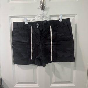 Vuori vintage ripstop shorts black camo size large